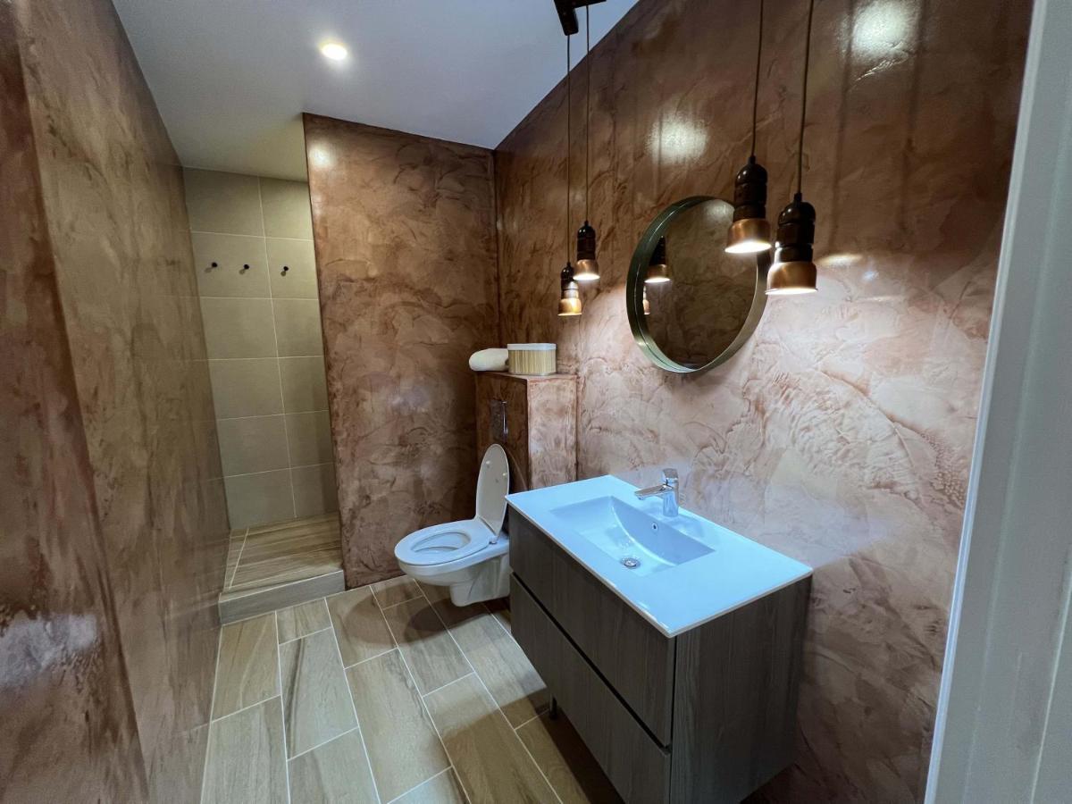 Bel Appartement Au Centre Du Vieux Жуаньи Экстерьер фото