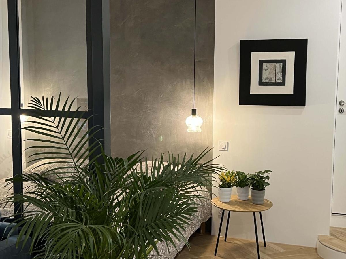 Bel Appartement Au Centre Du Vieux Жуаньи Экстерьер фото