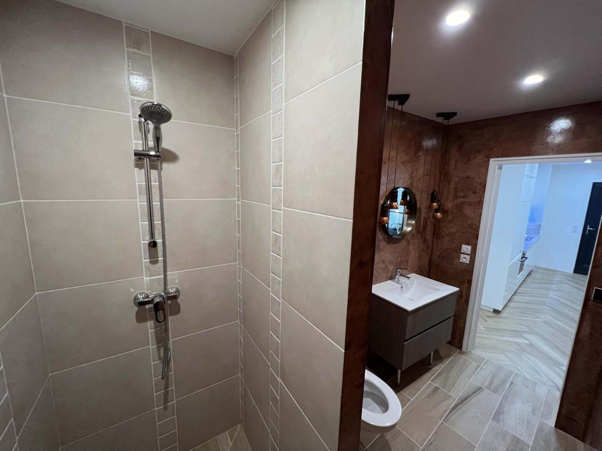 Bel Appartement Au Centre Du Vieux Жуаньи Экстерьер фото